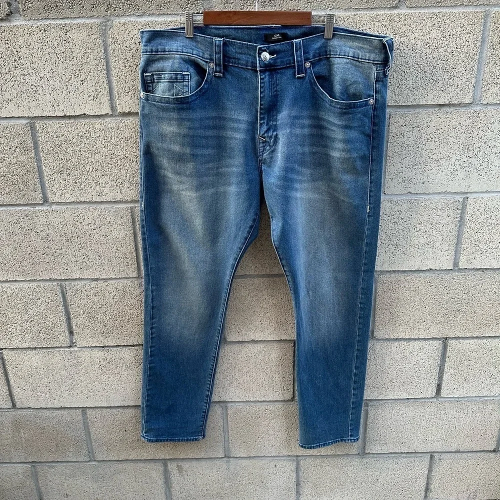 True Religion Geno Relaxed Slim Medium Blue Wash Men’s Size 42
